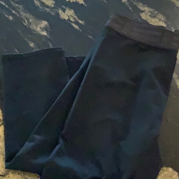 Good American Spandex Capri’s - Picture 3 of 6